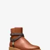 Abigail-Stiefelette aus Leder und charakteristischem Logobesatz Abigail-Stiefelette aus Leder und charakteristischem Logobesatz