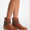 Abigail-Stiefelette aus Leder und charakteristischem Logobesatz Abigail-Stiefelette aus Leder und charakteristischem Logobesatz