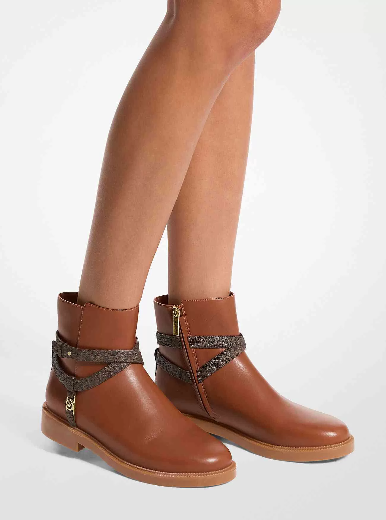 Abigail-Stiefelette aus Leder und charakteristischem Logobesatz Abigail-Stiefelette aus Leder und charakteristischem Logobesatz