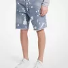 Ausgefranste, bespritzte Jeansshorts Ausgefranste, bespritzte Jeansshorts