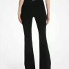 Ausgestellte Leggings aus Stretch-Strick