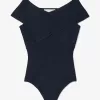 Crossover-Body aus geripptem Stretch-Strick Crossover-Body aus geripptem Stretch-Strick