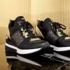 Georgie Metallic-Logo und Wildleder-Trainer Georgie Metallic-Logo und Wildleder-Trainer