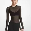 Gerippter Pullover und BH-Oberteil aus transparenter Viskosemischung Gerippter Pullover und BH-Oberteil aus transparenter Viskosemischung