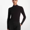 Gerippter Strickpullover mit Stehkragen Gerippter Strickpullover mit Stehkragen