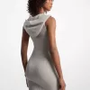 Geripptes Kleid aus Stretch-Viskose mit Kapuze Geripptes Kleid aus Stretch-Viskose mit Kapuze
