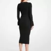 Geripptes Kleid aus Viskosemischung mit Rüschenbündchen Geripptes Kleid aus Viskosemischung mit Rüschenbündchen