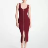 Geripptes Stretch-Strickkleid mit Reißverschluss Geripptes Stretch-Strickkleid mit Reißverschluss