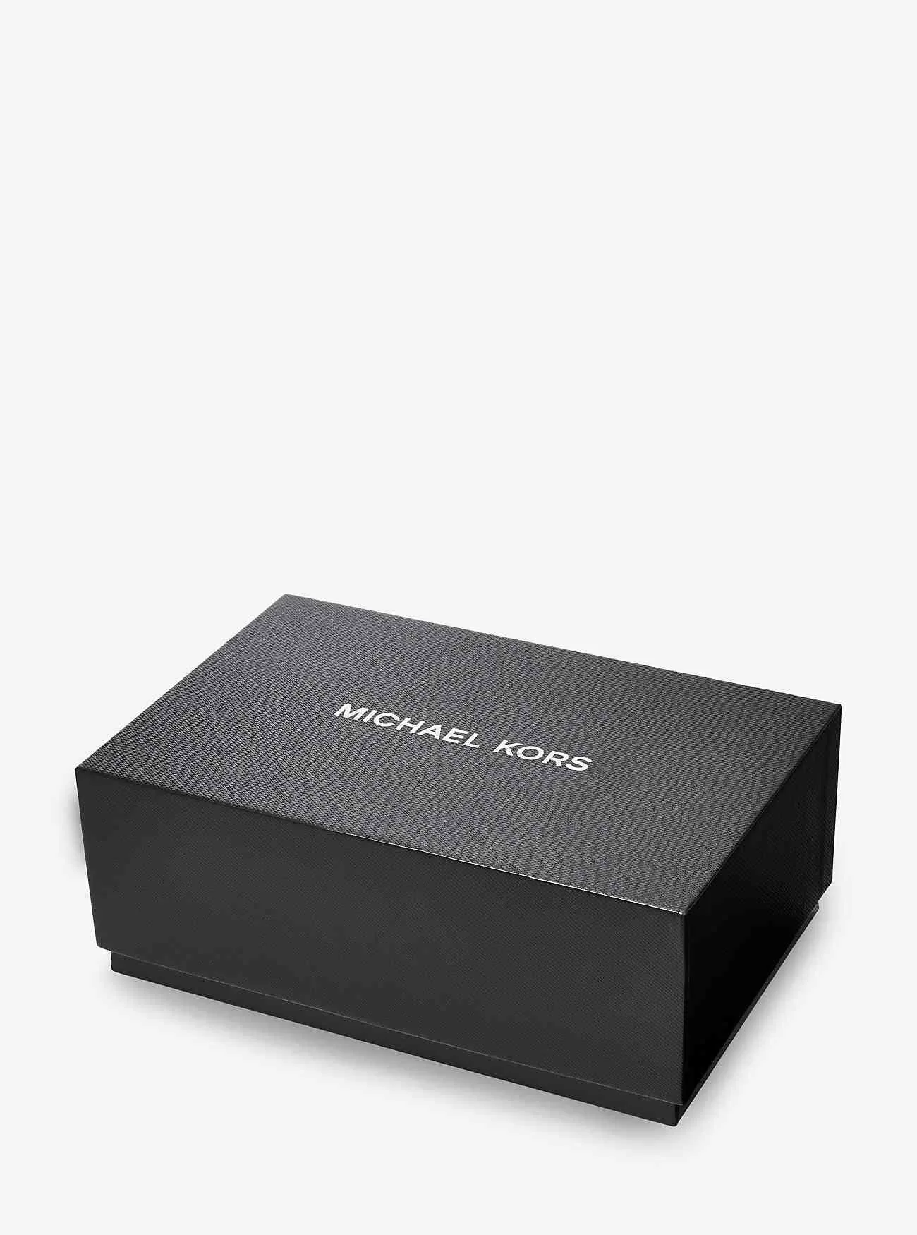 Geschenkset mit übergroßer, schmaler Runway-Armbanduhr aus Gunmetal und Jet-Set-Charm-Lederbrieftasche Geschenkset mit übergroßer, schmaler Runway-Armbanduhr aus Gunmetal und Jet-Set-Charm-Lederbrieftasche