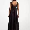 Gestuftes Kleid aus Stretch-Baumwolle Gestuftes Kleid aus Stretch-Baumwolle