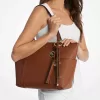Große Sullivan-Tragetasche aus Saffiano-Leder mit Reißverschluss oben Große Sullivan-Tragetasche aus Saffiano-Leder mit Reißverschluss oben
