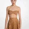 Handbesticktes Bandeau-Oberteil aus floraler Spitze Handbesticktes Bandeau-Oberteil aus floraler Spitze