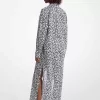 Hemdblusenkleid aus Baumwollrasen mit Blumendruck Hemdblusenkleid aus Baumwollrasen mit Blumendruck