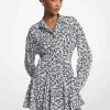 Hemdblusenkleid aus Crêpe mit Blumendruck und Satinrückseite Hemdblusenkleid aus Crêpe mit Blumendruck und Satinrückseite