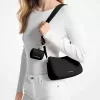 Jet Set mittelgroße Umhängetasche aus genarbtem Leder mit Hülle für Apple AirPods Pro® Jet Set mittelgroße Umhängetasche aus genarbtem Leder mit Hülle für Apple AirPods Pro®
