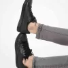 Keating-Logo und Leder-Sneaker