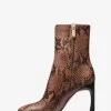 Kelsea Lederstiefel mit Schlangenprägung Kelsea Lederstiefel mit Schlangenprägung