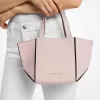 Kleine Jordi-Tragetasche aus Leder mit Denim-Print und Lunar New Year-Motiv Kleine Jordi-Tragetasche aus Leder mit Denim-Print und Lunar New Year-Motiv