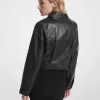 Kurz geschnittene Lederjacke