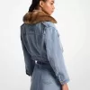Kurze Jeansjacke mit Kunstpelzbesatz Kurze Jeansjacke mit Kunstpelzbesatz