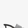 Merriam-Sandale mit Kitten-Heel-Absatz und Nieten Merriam-Sandale mit Kitten-Heel-Absatz und Nieten