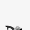 Merriam-Sandale mit Kitten-Heel-Absatz und Nieten Merriam-Sandale mit Kitten-Heel-Absatz und Nieten