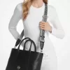 Mittelgroße Tragetasche „Luisa“ aus gekrispeltem Leder Mittelgroße Tragetasche „Luisa“ aus gekrispeltem Leder