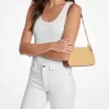 Mittelgroße handgehäkelte Empire-Pochette aus Stroh mit Kettengliedern Mittelgroße handgehäkelte Empire-Pochette aus Stroh mit Kettengliedern