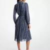 Plissiertes Hemdkleid aus Georgette mit Schlangenmuster Plissiertes Hemdkleid aus Georgette mit Schlangenmuster
