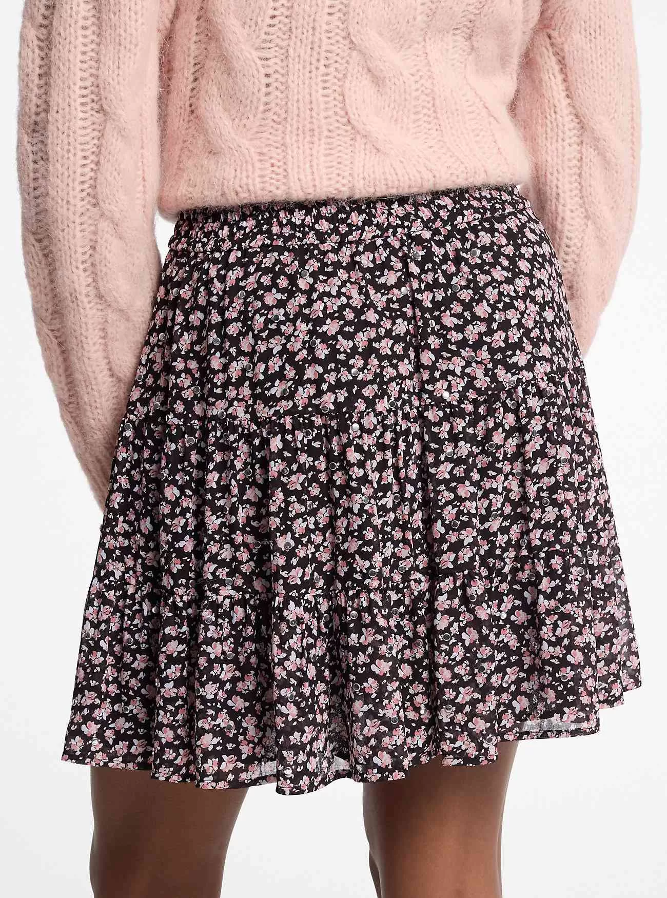 Stufenrock aus Georgette mit Nieten und Blumenmuster