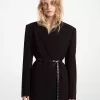 Zweireihiger Blazer aus Krepp mit Gürtel Zweireihiger Blazer aus Krepp mit Gürtel